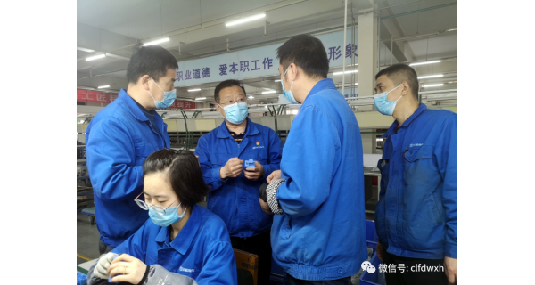 ▌長嶺紡電新聞 ▌ 走在前 做表率 助生產(chǎn) 保交付 長嶺紡電新產(chǎn)品生產(chǎn)任務(wù)緊，機關(guān)支部來幫忙