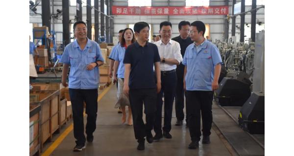 寶雞市市長王勇一行來紡電公司調(diào)研時強(qiáng)調(diào) 堅(jiān)持創(chuàng)新驅(qū)動 強(qiáng)化科技支撐